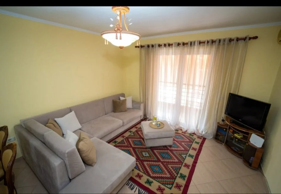 Tirane, jepet me qera apartament 1+1+Ballkon Kati 6, 70 m² 500 € (Rruga Jordan Misja)