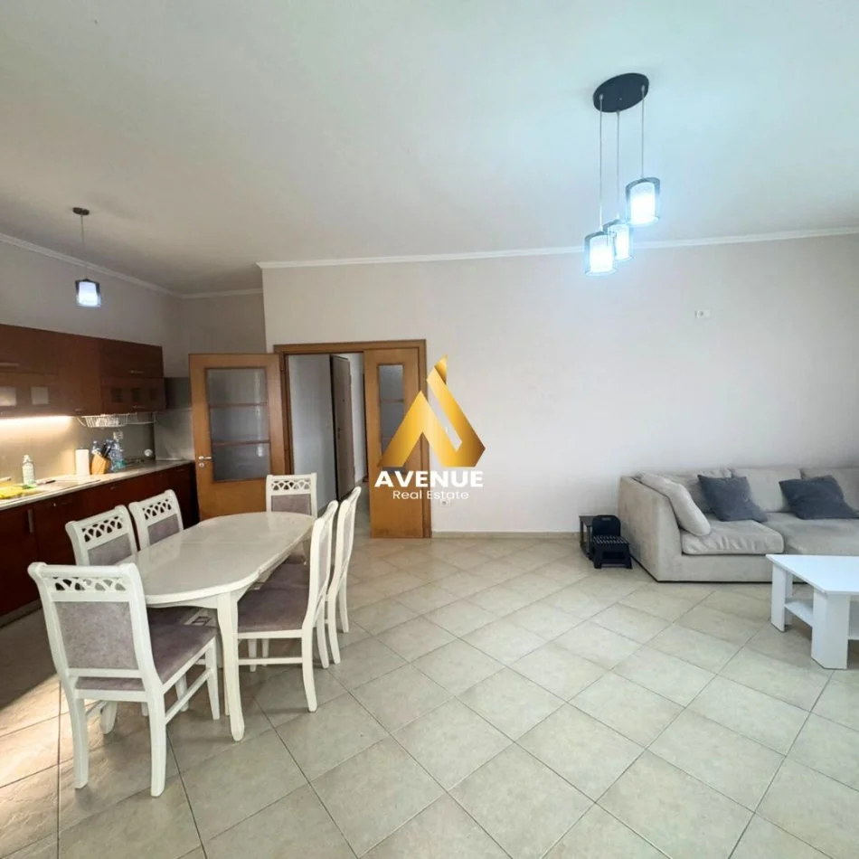 Tirane, jepet me qera apartament 2+1+Ballkon Kati 6, 120 m² 800 € (KOPSHTI BOTANIK)