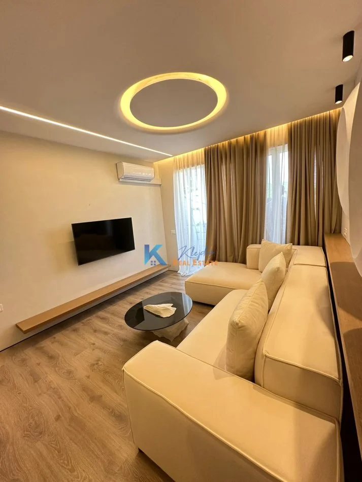 Tirane, jap me qera apartament 1+1+Ballkon Kati 6, 75 m² 500 € (Yzberish)