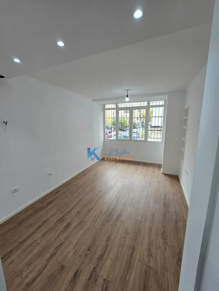 Tirane, shitet apartament 2+1+Ballkon Kati 2, 65 m² 120.000 € (Rruga Ferit Xhajko, pas Ish Restorant Durresi)