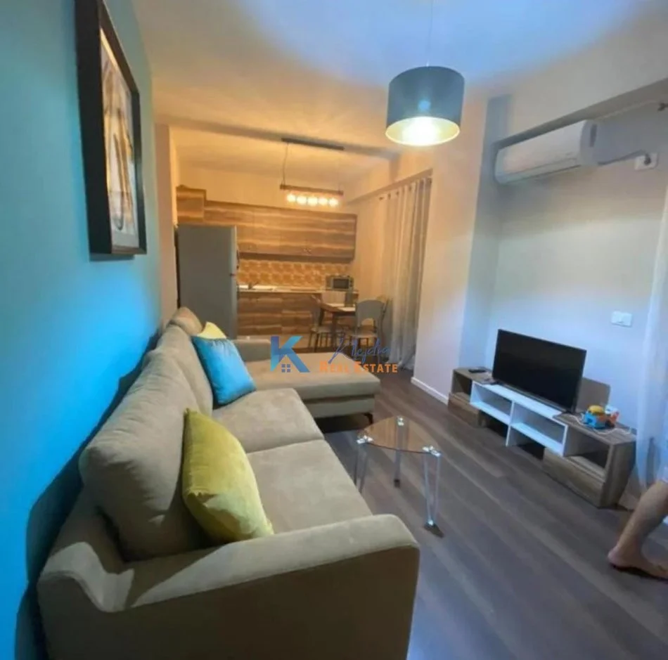 Tirane, jap me qera apartament 1+1+Ballkon Kati 7, 62 m² 600 € (Kompleksi Delijorgji)