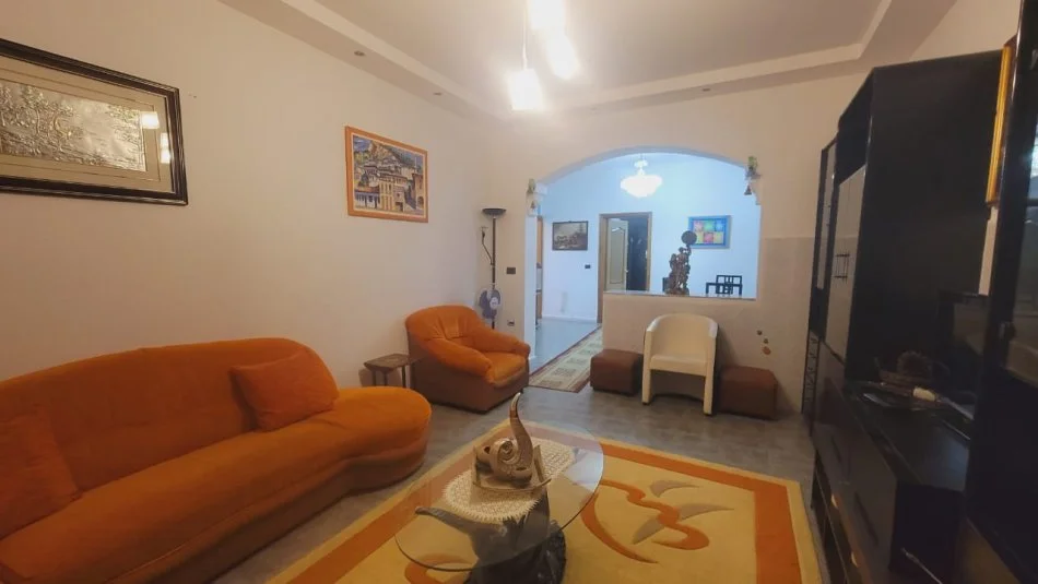 !!Dhene!!Durres, jepet me qera Vile 3+1 Kati 2, 120 m² 350 € (Prane Bashkise)