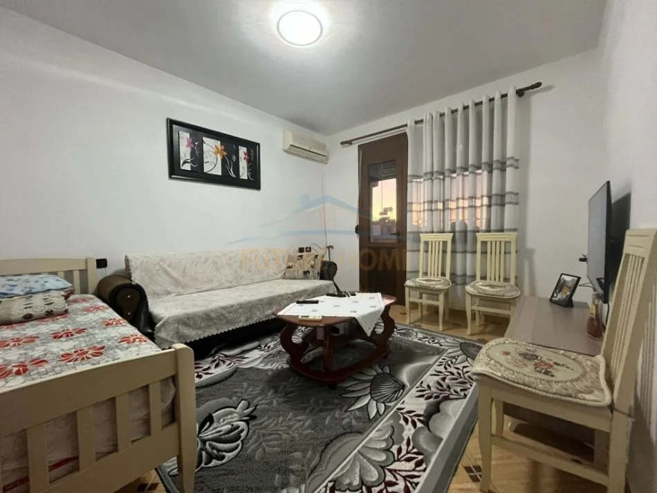 Vlore, jepet me qera apartament 1+1 Kati 4, 64 m² 250 € (Qera, Apartament 2+1,te Alpet, Transballkanike RV46990)