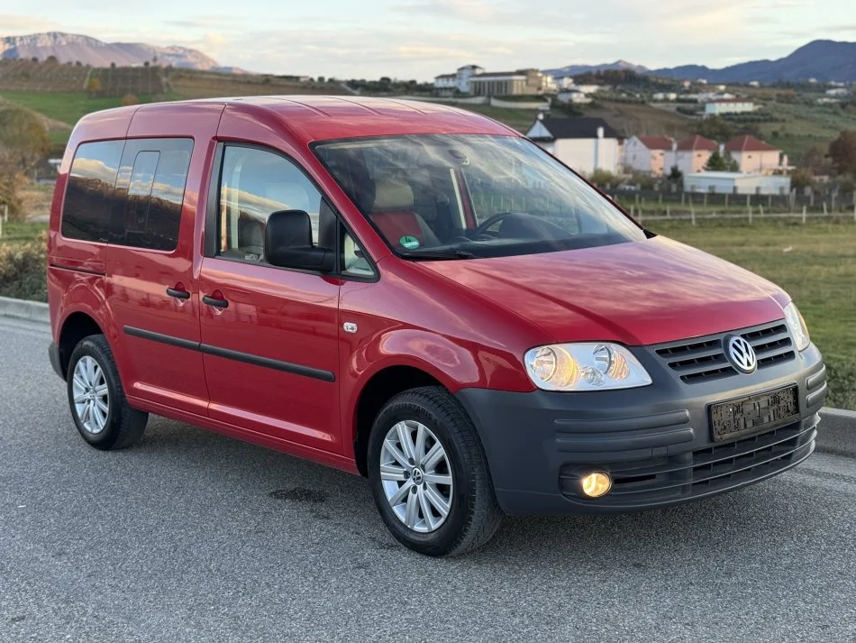 Tirane, shes Caddy 1.9 Naftë Manual Nafte, e kuqe manuale Klima 210.000 km 6.300 €
