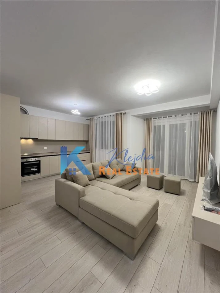 Tirane, jap me qera apartament 2+1+Ballkon Kati 9, 100 m²