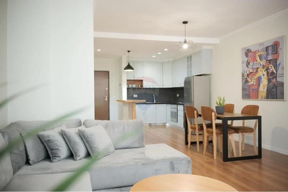 Tirane, jepet me qera apartament 1+1 Kati 4, 67 m² 700 € (tirane e re)