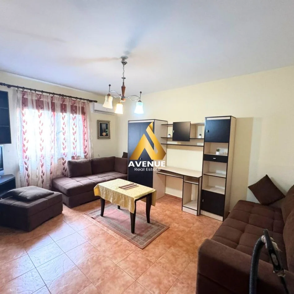 Tirane, jepet me qera apartament 1+1+Aneks+Ballkon Kati 2, (Rruga Irfan Tomini)