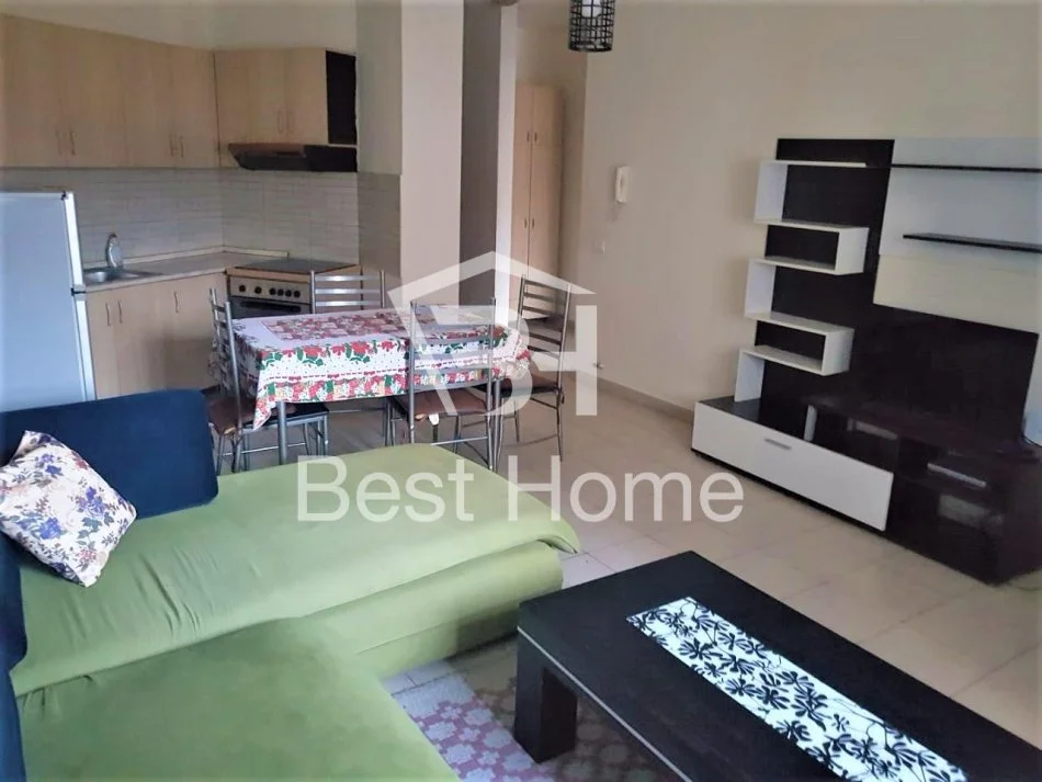 Tirane, jepet me qera apartament 1+1+Ballkon Kati 4, 75 m² 430 € (Don Bosko, prane Kishes Katolike)