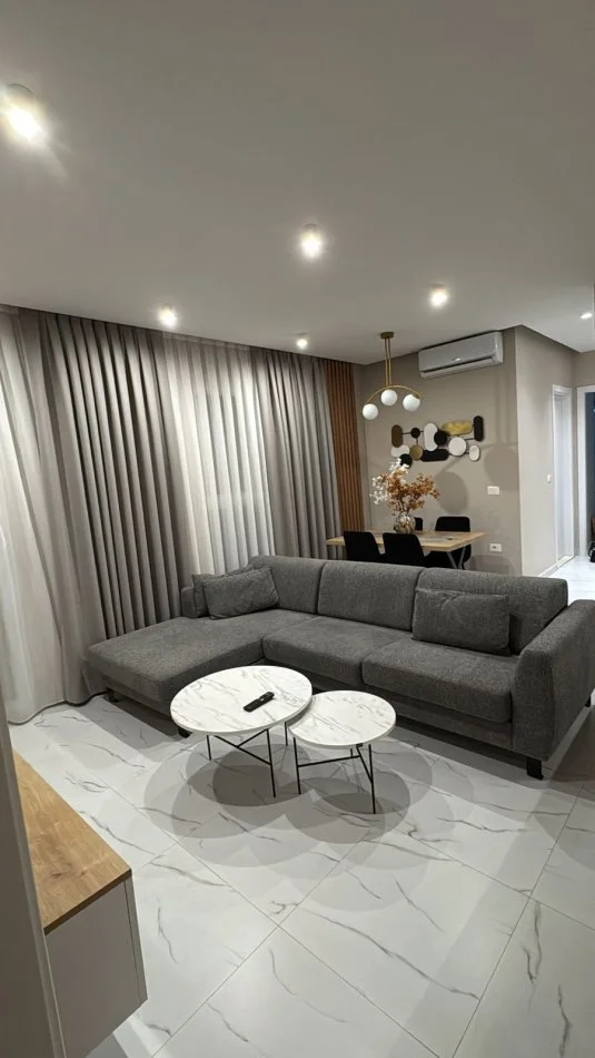 Tirane, jepet me qera apartament 2+1 , 120 m² 800 € (Trio Tower Residence, Don Bosko)