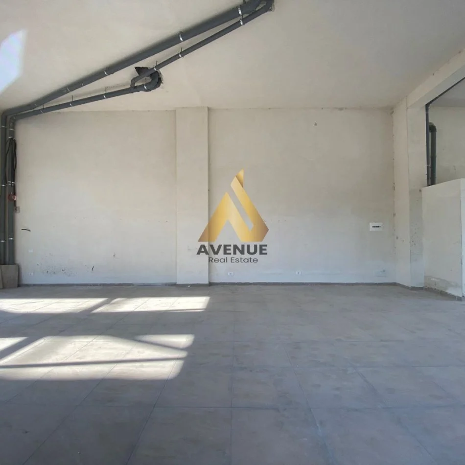 Tirane, shitet dyqan Kati 0, 68 m² 170.225 € (xhanfize keko)