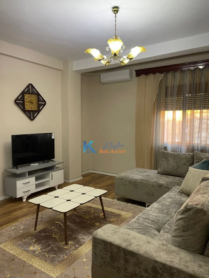 Tirane, jap me qera apartament 2+1 Kati 4, 104 m² 700 € (Myslym Shyri)