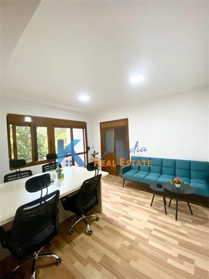 Tirane, jap me qera zyre Kati 2, 70 m² 85.000 Leke (Qender, 9 Katshet)