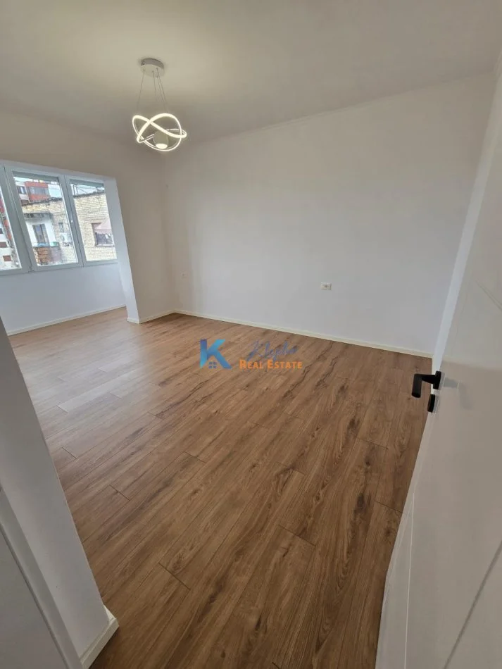 Tirane, shitet apartament 1+1+Ballkon Kati 5, 52 m² 79.000 € (ne Ali Dem)