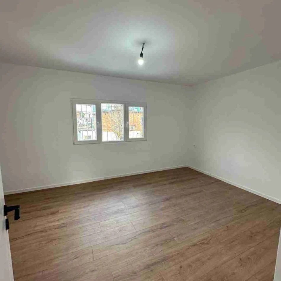 Tirane, shitet apartament 1+1+Ballkon Kati 2, 57 m² 75.000 € (Allias)