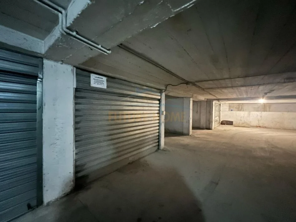 Tirane, shitet garazh 1+1 Kati -2, 25 m² 35.000 € (blloku)