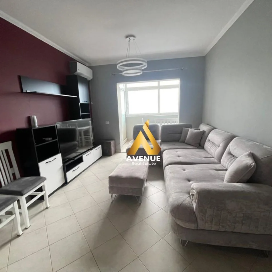 Tirane, jepet me qera apartament 2+1+Ballkon Kati 1, 90 m² 650 € (arkitekt kasemi)