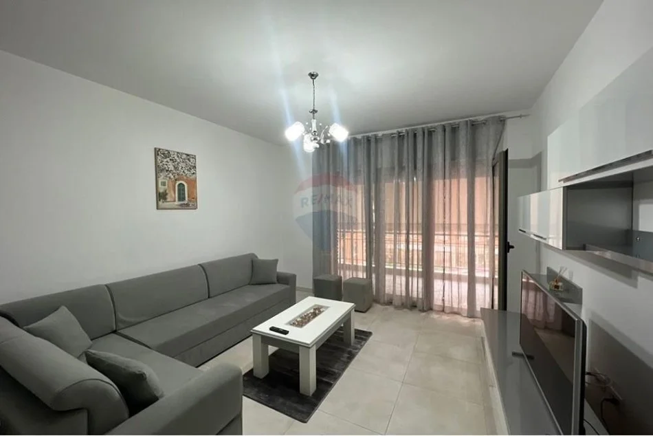 Tirane, jepet me qera apartament 1+1+Ballkon Kati 2, 77 m² 650 € (Kompleksi Delijorgji)