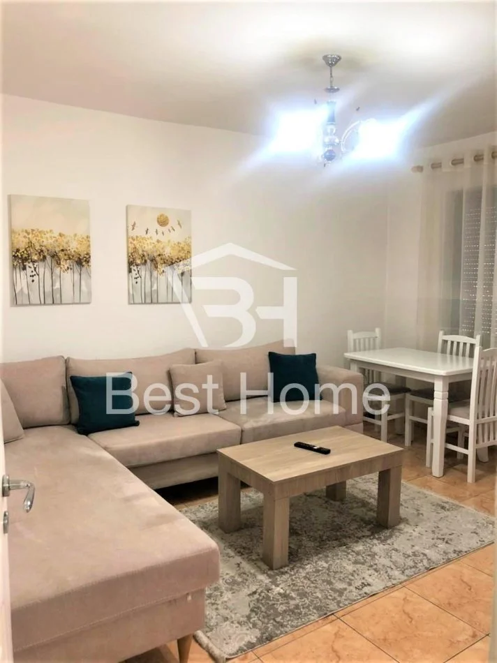 Tirane, jap me qera apartament 1+1 Kati 4, 55 m² 380 € (Tek Harry Fultz)