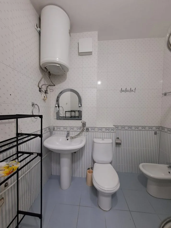 Tirane, jepet me qera apartament 1+1+Aneks+Ballkon Kati 5, 1 m² 550 € (pazari i ri)