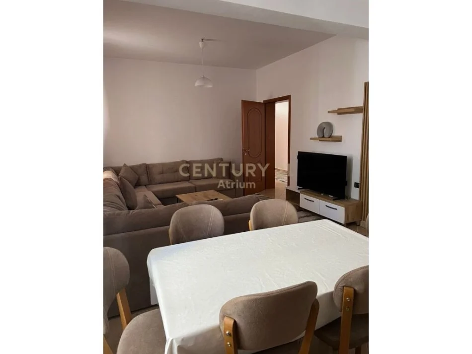Tirane, jepet me qera apartament 1+1 Kati 4, 115 m² 500 € (APARTAMENT 1+1+ POST PARKIMI TEK RRUGA 5 MAJI)