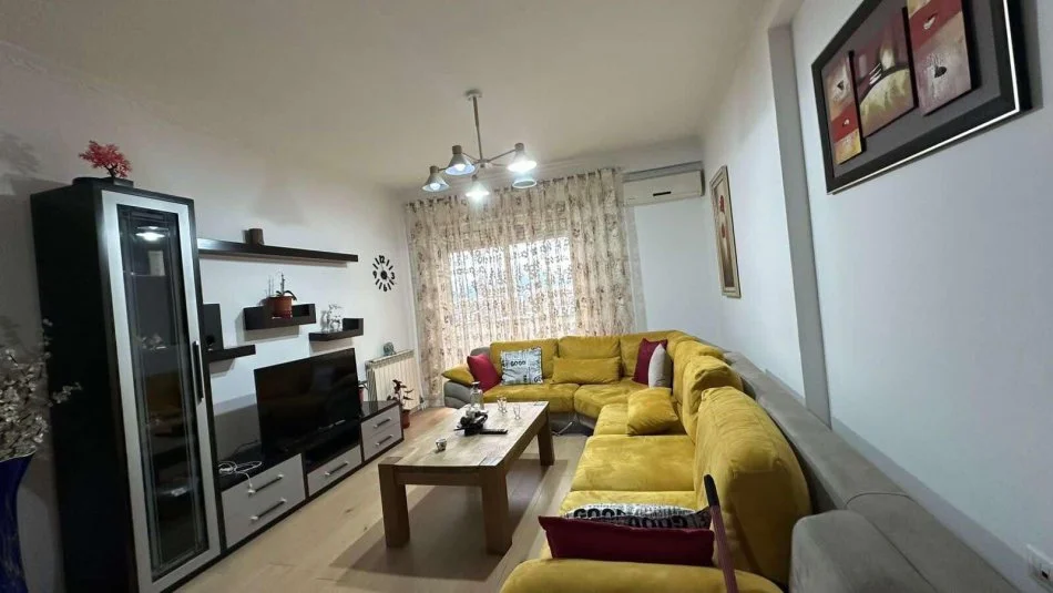 Tirane, jepet me qera apartament 2+1+Ballkon Kati 4, 110 m² 500 € (teodor keko)