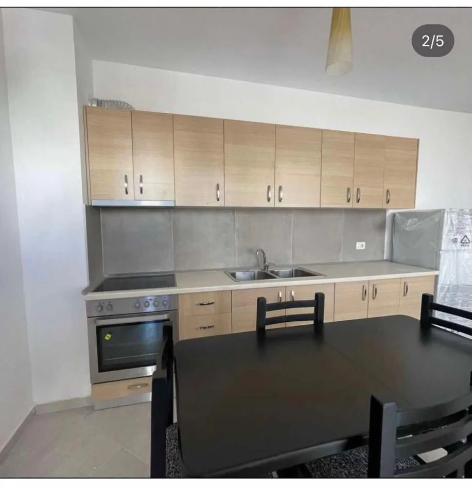 Tirane, jepet me qera apartament 1+1+Ballkon Kati 3, 80 m² 400 € (yzberisht)