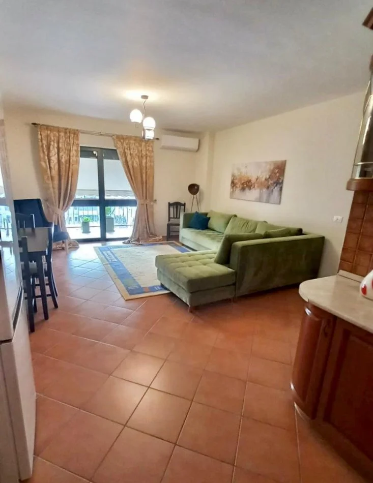 Tirane, jepet me qera apartament 1+1+Ballkon Kati 8, 76 m² (Rruga Perlat Rexhepi)