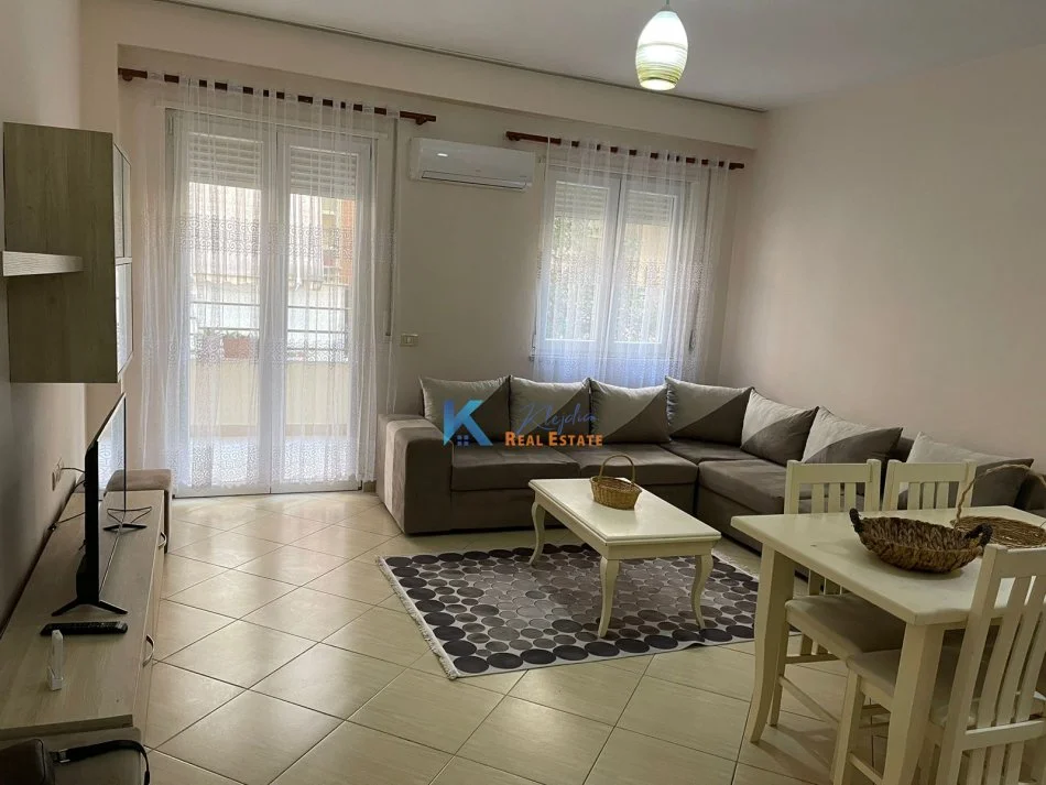 Tirane, jap me qera apartament 2+1+Ballkon Kati 2, 98 m² 500 € (Kodra e Diellit)