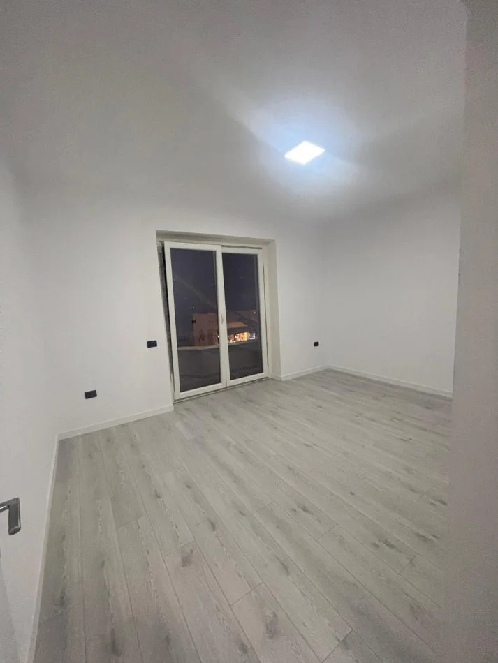 Tirane, jap me qera zyre Kati 2, 105 m² 1.300 € (Myslym Shyri)