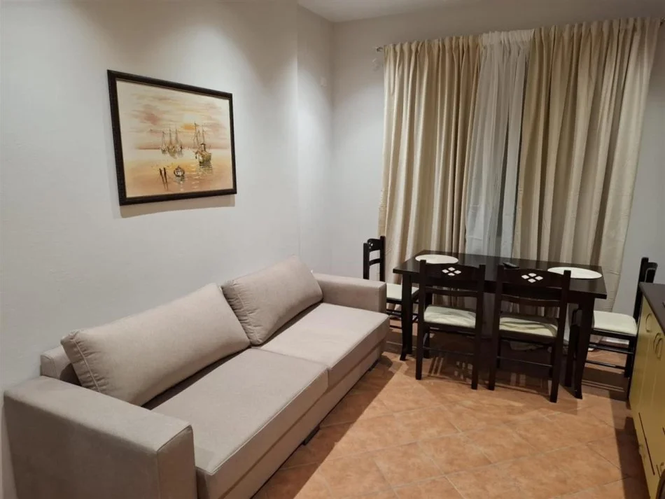 Tirane, jepet me qera apartament 1+1 Kati 3, 60 m² 410 € (Kinostudio)