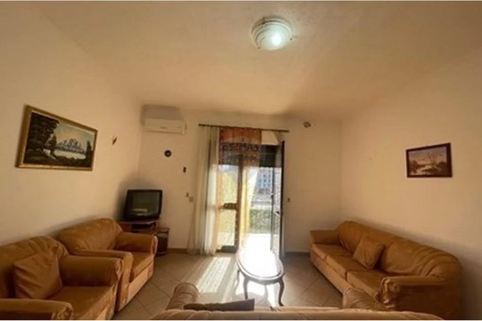 Tirane, jepet me qera apartament 2+1 Kati 2, 100 m² 350 € (Bulevardi Zhan Dark)