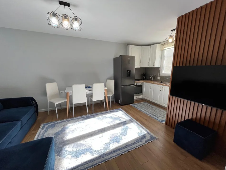 Tirane, jepet me qera apartament 1+1 Kati 2, 62 m² 650 € (Rr. Elbasanit)