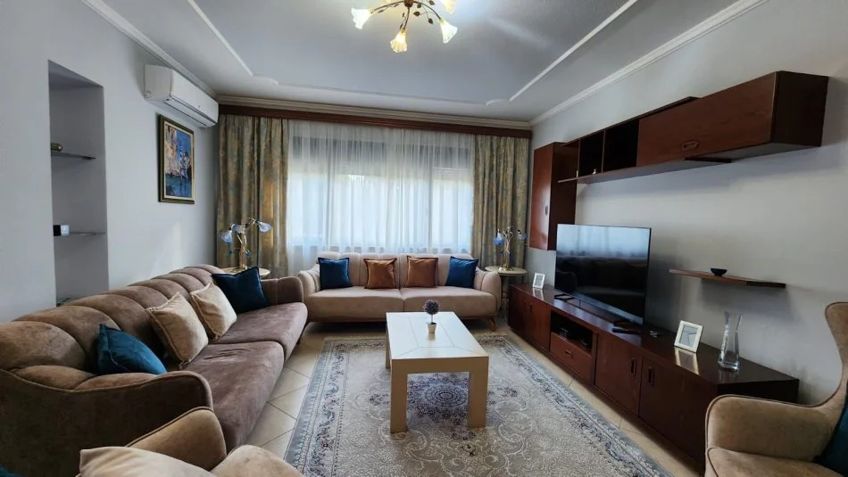 Tirane, jepet me qera apartament 2+1+Ballkon Kati 4, 125 m² 1.000 € (Stadiumi Air Albania)