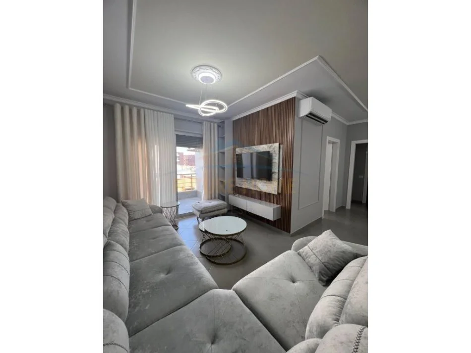 Tirane, jepet me qera apartament 2+1+Aneks+Ballkon Kati 3, 100 m² 600 € (astir)