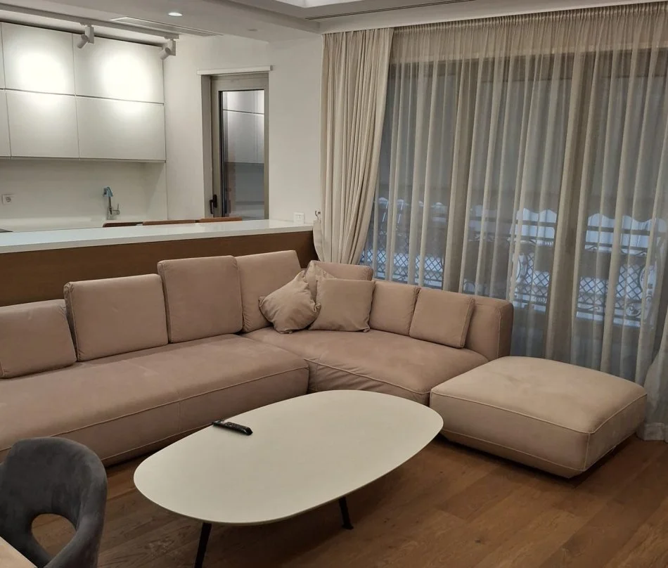 Tirane, jepet me qera apartament 2+1 Kati 5, 103 m² 1.250 € (Rr. Kavajes)