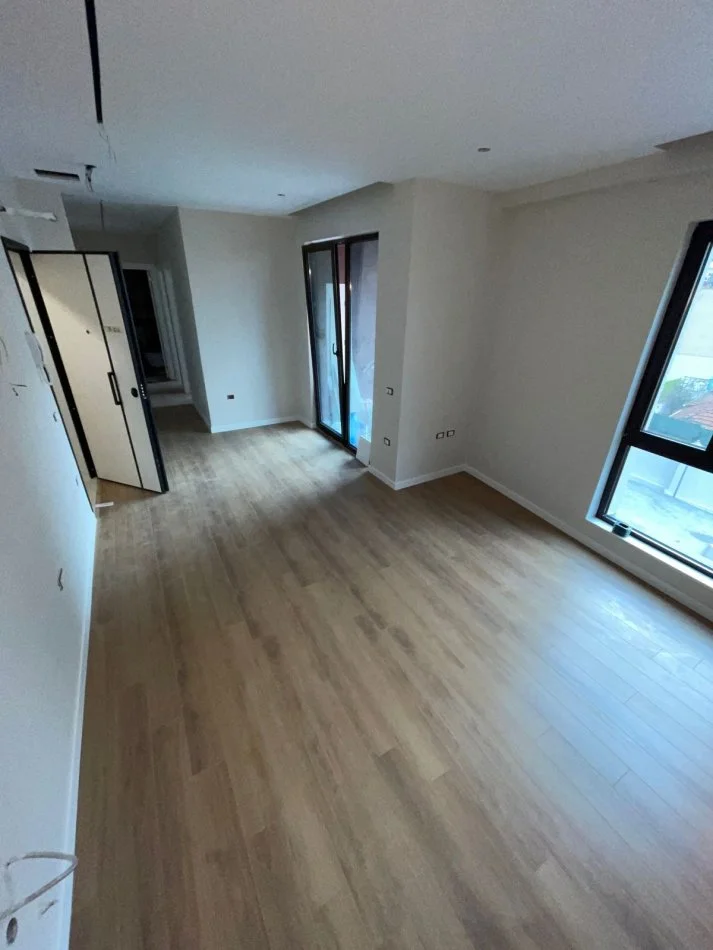 Tirane, jepet me qera apartament 1+1 Kati 2, 70 m² 750 € (Rr. e Kavajes)
