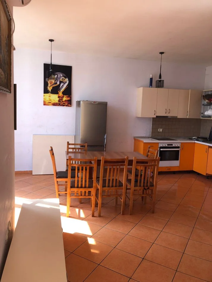 Tirane, jepet me qera apartament 2+1 Kati 6, 113 m² 500 € (Rr e Kavajes)