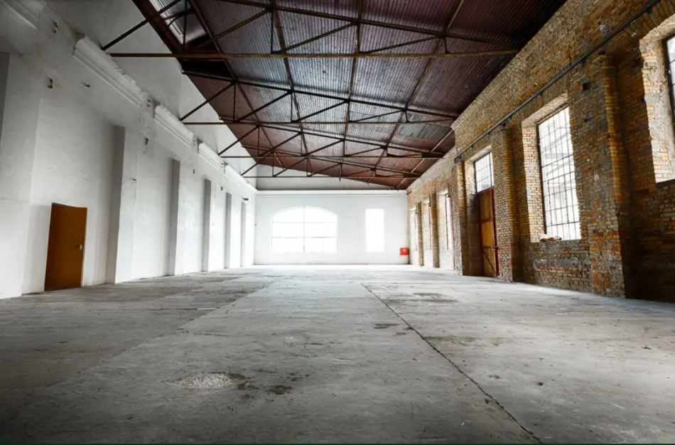 Tirane, jepet me qera Kati 0, 1.400 m² 1.400 € (Prane KMY)