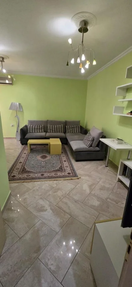 Tirane, jepet me qera apartament 1+1 Kati 3, 65 m² 600 € (Rr e Durresit)