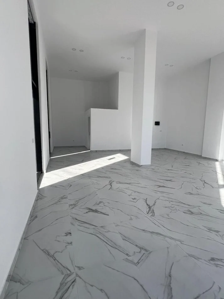 Tirane, jepet me qera Ambjent biznesi, Kati 0 pallat i ri, 82 m² 1.200 € (Rruga Frosina Plaku prane 21 Dhjetorit)