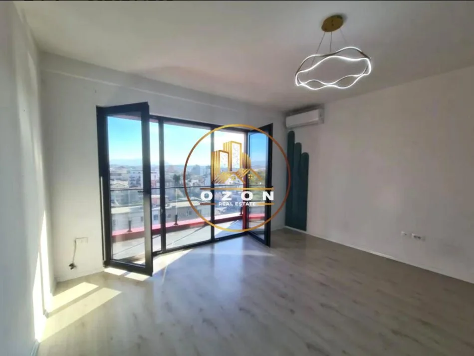 Tirane, jepet me qera apartament 3+1+Ballkon Kati 7, 125 m² 750 € (Rruga e Dibrës)