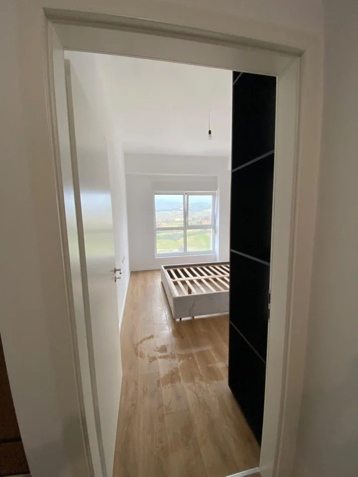 Tirane, jepet me qera apartament 1+1 Kati 7, 59 m² 450 € (Ali Demi)