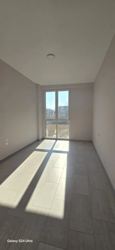 Tirane, jepet me qera apartament 1+1 Kati 3, 75 m² 450 € (Rruga e Kavajes)