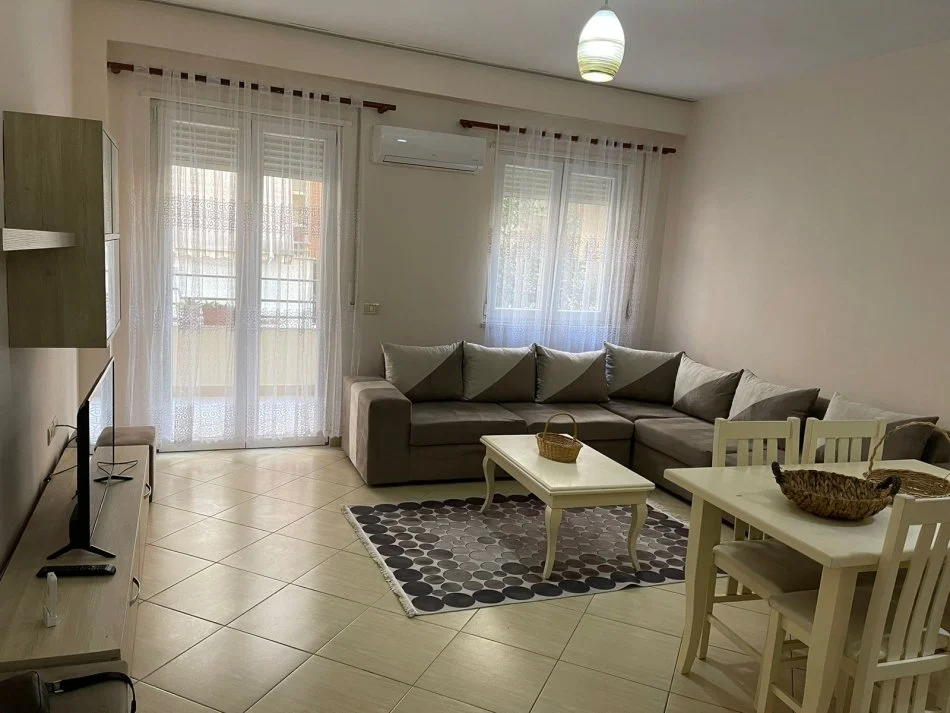 Tirane, jap me qera apartament 2+1+Ballkon Kati 2, 100 m² (Kodra e Diellit)