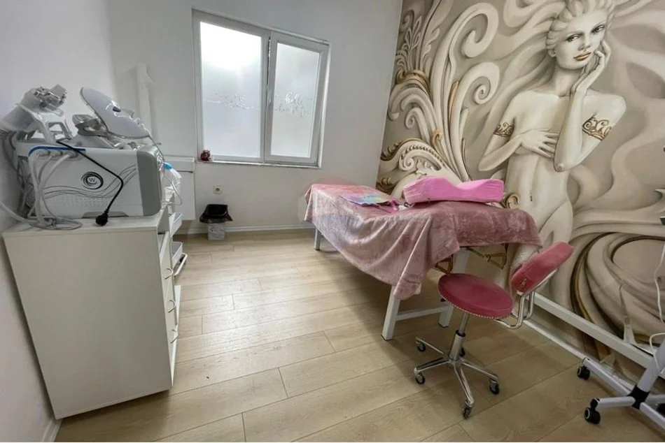 Tirane, jepet me qera ambjent biznesi Kati 2, 15 m² 350 € (21 Dhjetori)