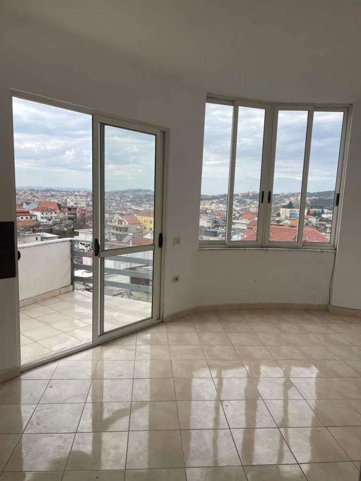 Tirane, shitet Apartament 1+1+Ballkon, Kati 4 Pallat i ri me Ashensor, 71.6 m², 85.000 € (Rruga Shefqet Kuka, Fresk)