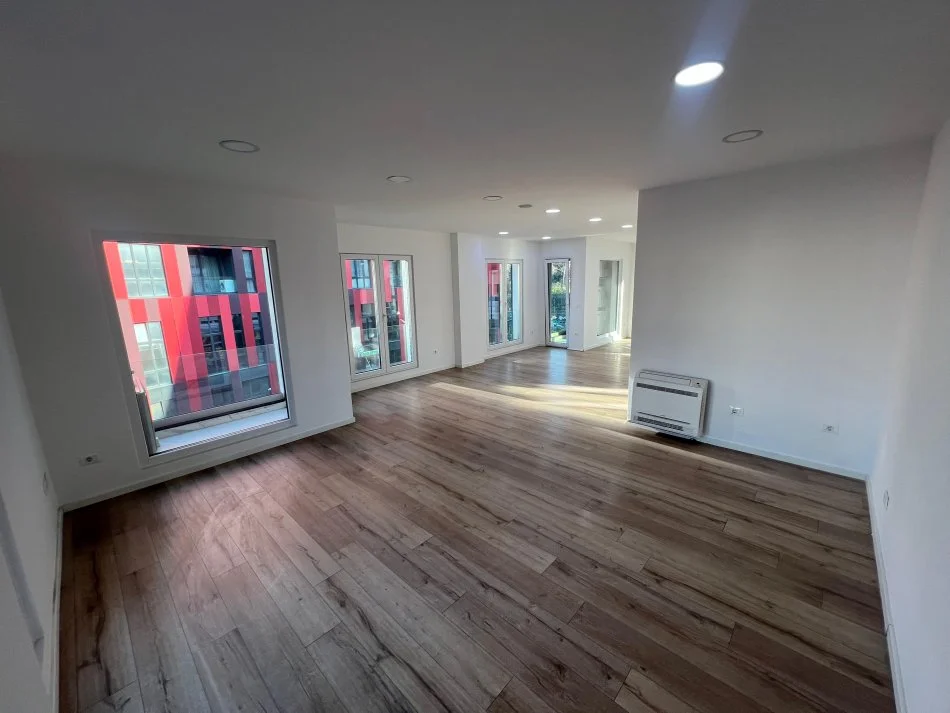 Tirane, jepet me qera ambjent biznesi Kati 2, 170 m² 2.300 € (Rruga e Elbasanit)