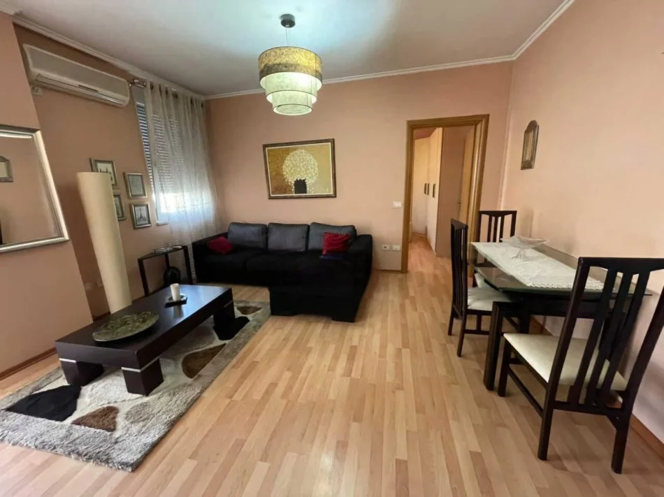 Tirane, jepet me qera apartament 1+1+Ballkon Kati 4, 65 m² 450 € (Rruga e Elbasanit, prane Higjenes)