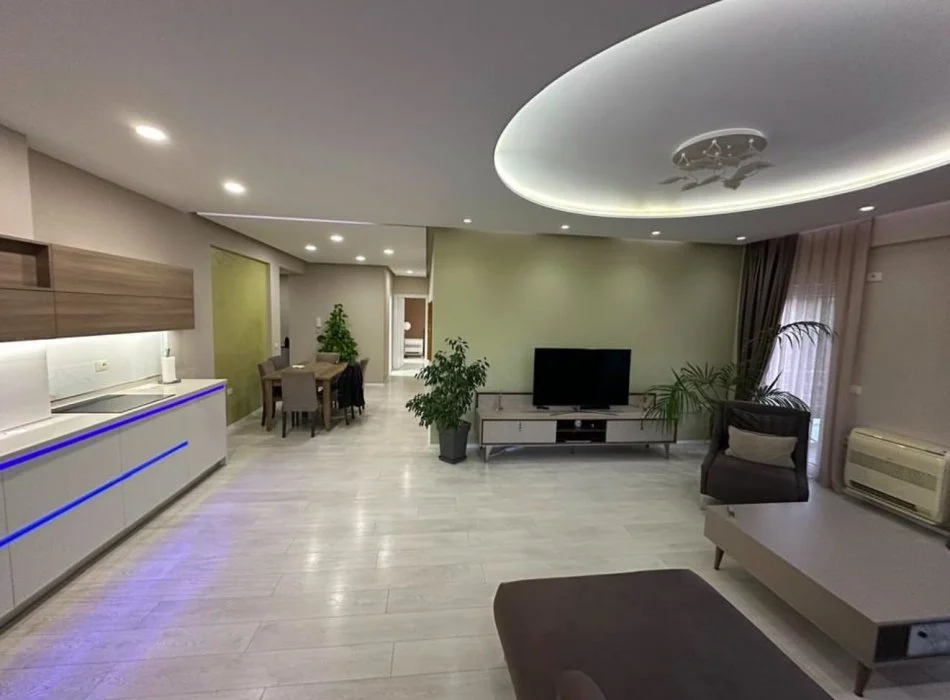 Tirane, jepet me qera apartament 3+1 Kati 4, 189 m² 1.300 € (Liqeni i Thate)