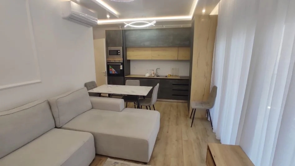 Tirane, jepet me qera apartament 1+1+Ballkon Kati 5, 65 m² 550 € (Don Bosko, Trio Tower Residence)